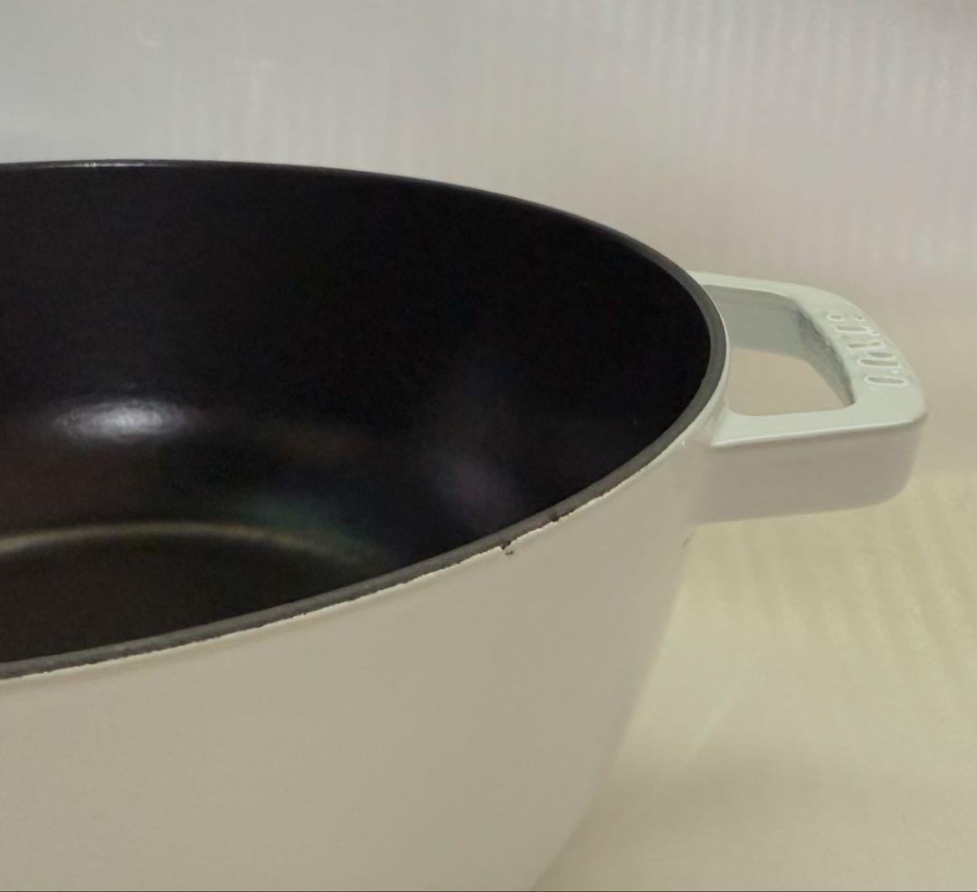 新品☆ストウブ スノークリスタル ココット 24cm クリスマス ホワイト