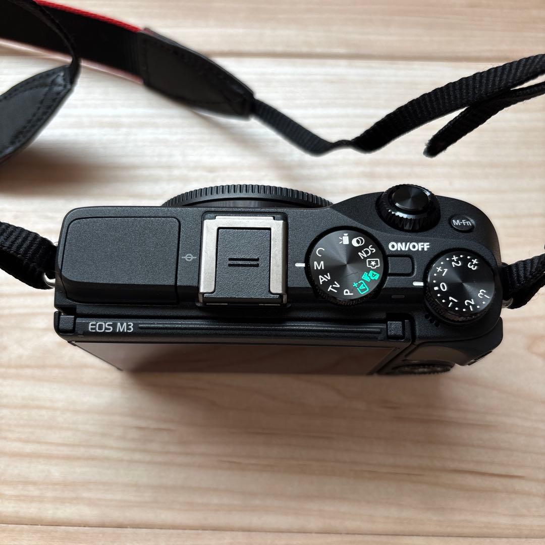 美品　cannon eos m3 単焦点・望遠レンズ・バックセット
