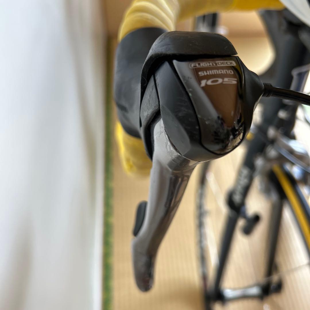 Quattro カーボンロードバイク Fizikサドル Eastonホイール付き