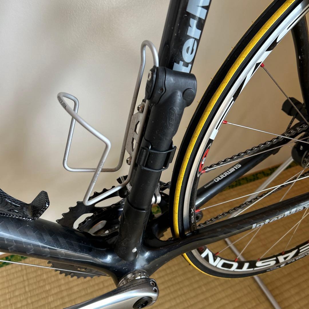 Quattro カーボンロードバイク Fizikサドル Eastonホイール付き