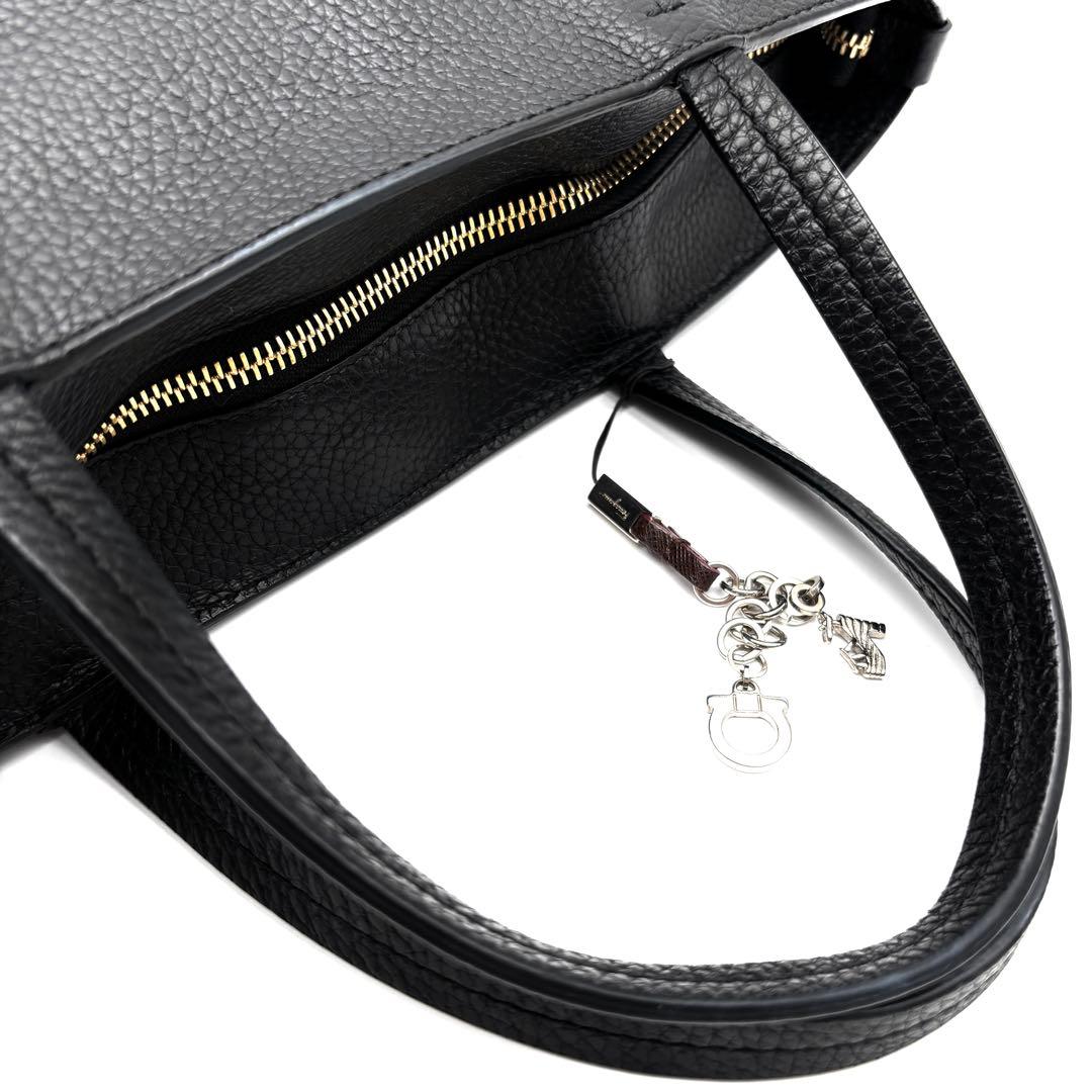 美品 サルヴァトーレフェラガモ ハンドバッグ レザー ガンチーニ レディース 黒