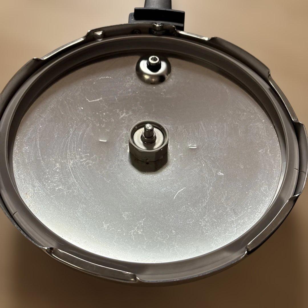 Fissler フィスラー中型圧力鍋 ステンレス製 蒸し器付き