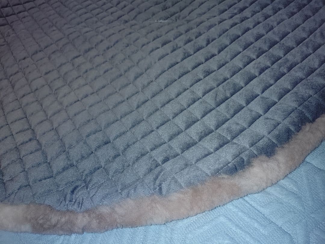 東洋羽毛　ムートン　楕円　ピンク系　カーペット　アリエス　マスコットラグ