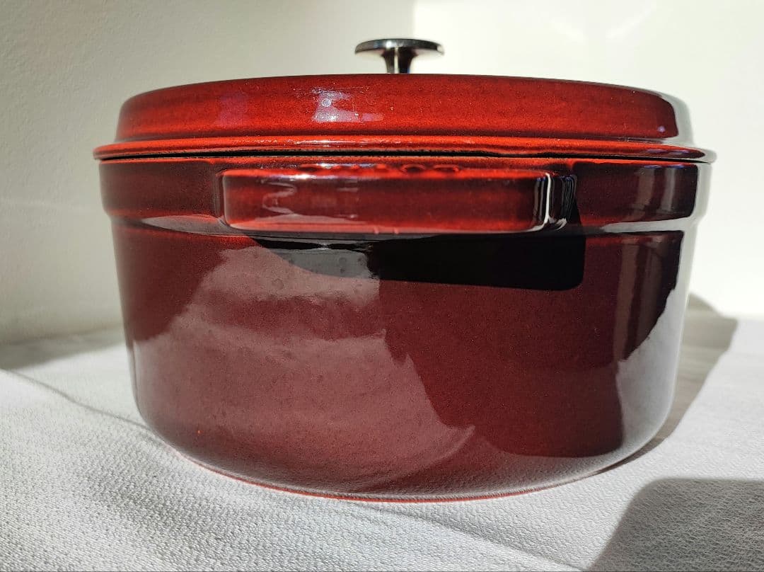 staub　ピコココット ラウンド 24 グレナディンレッド