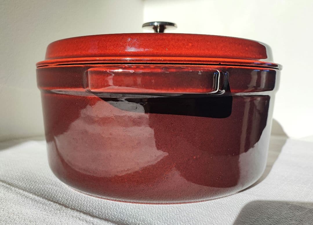 staub　ピコココット ラウンド 24 グレナディンレッド