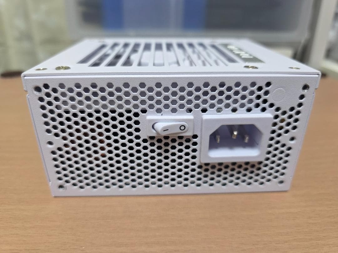 Lian Li SP750 750W SFX電源ユニット