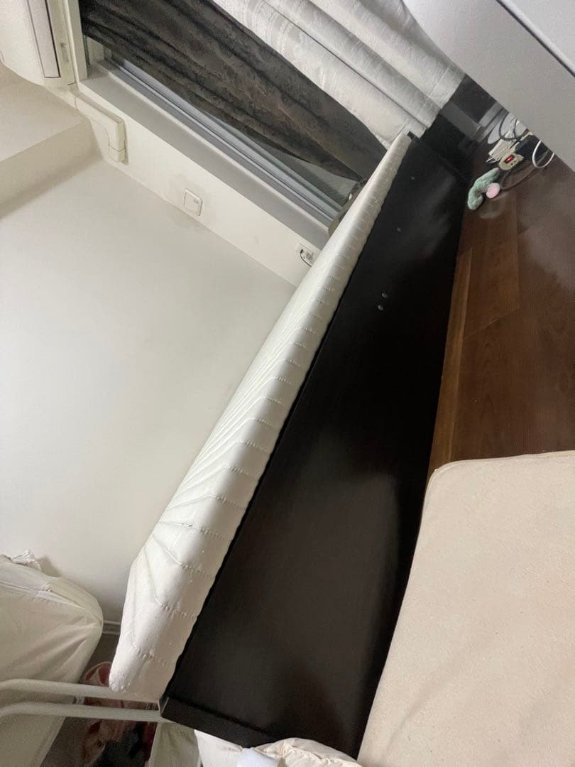 収納セミダブルベッド