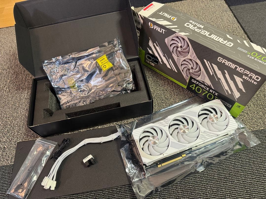 【美品おまけ付き】RTX4070Ti SUPER【白グラボ】