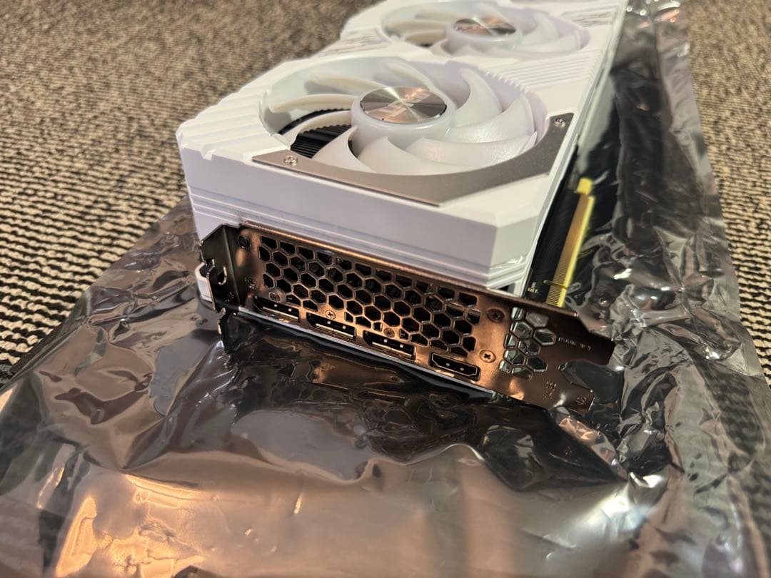 【美品おまけ付き】RTX4070Ti SUPER【白グラボ】