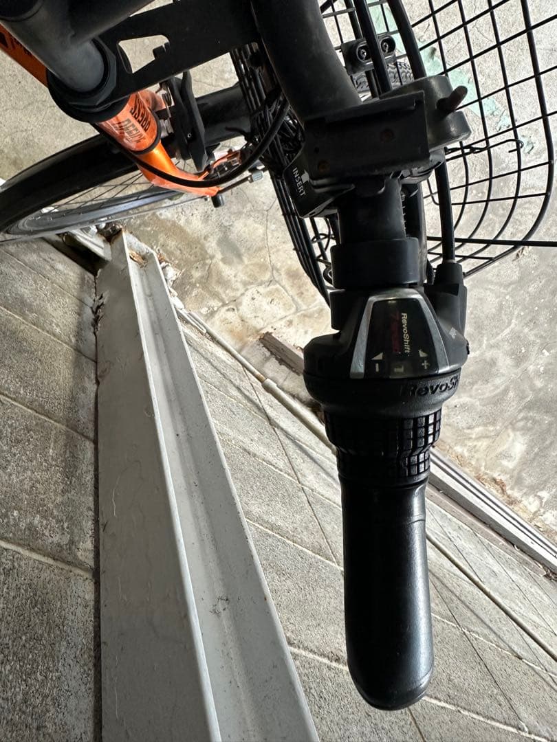 オレンジ シティサイクル バスケット付き