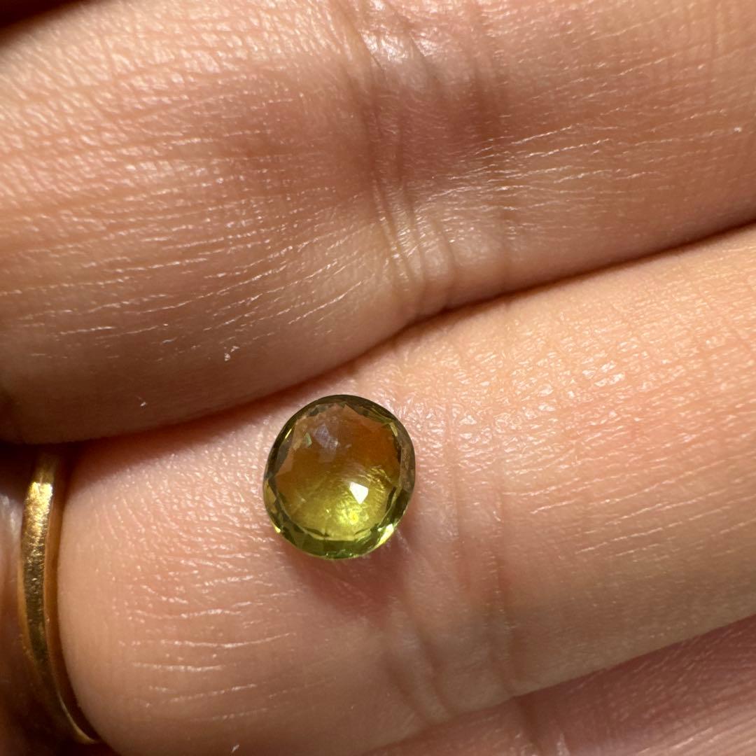 天然グリーンサファイア　0.840ct