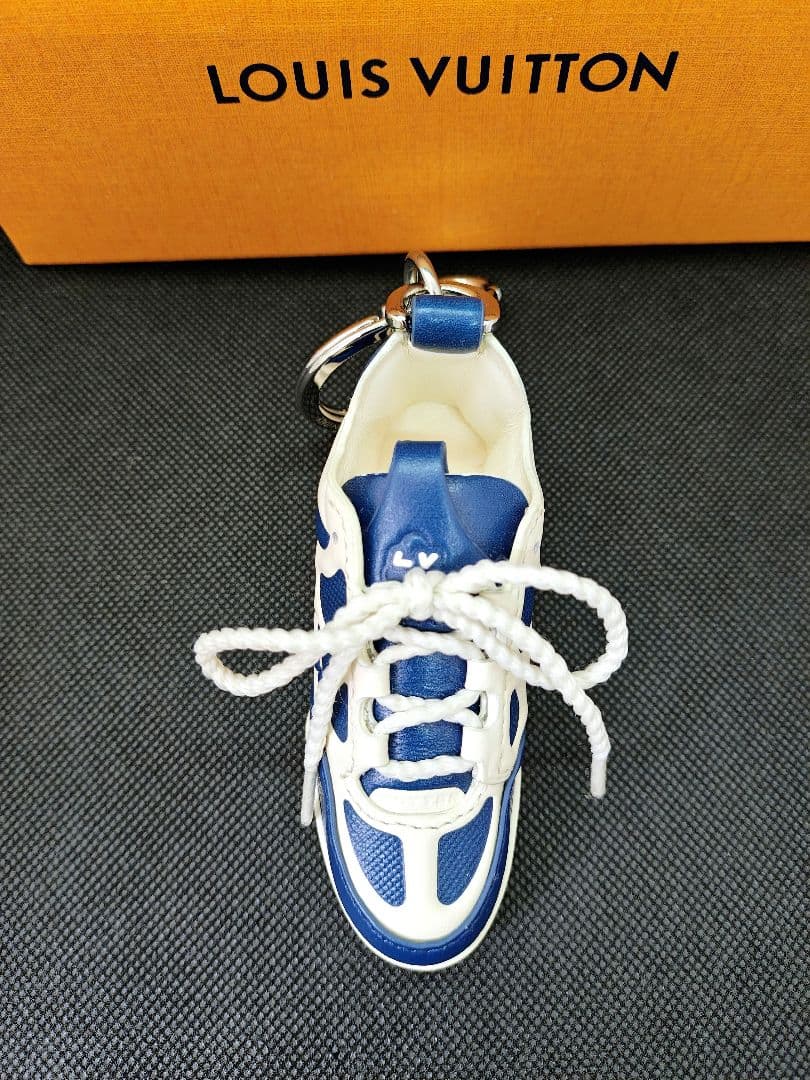 【新品未使用】LOUIS VUITTON スニーカー型キーホルダー ルイヴィトン