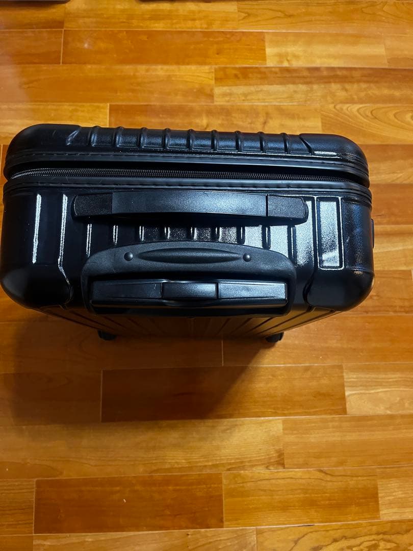 RIMOWA ブラック キャリーケース 機内持ち込み可　2輪