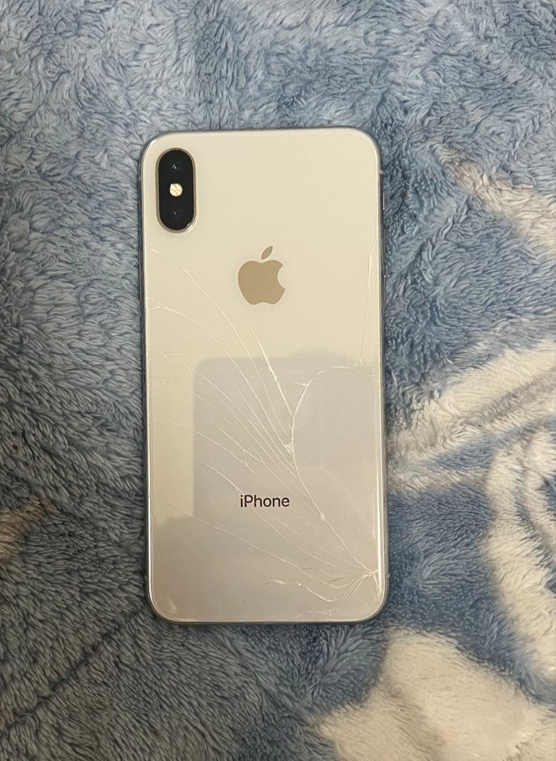 Apple iPhone X 64GB シルバー 背面ひびあり