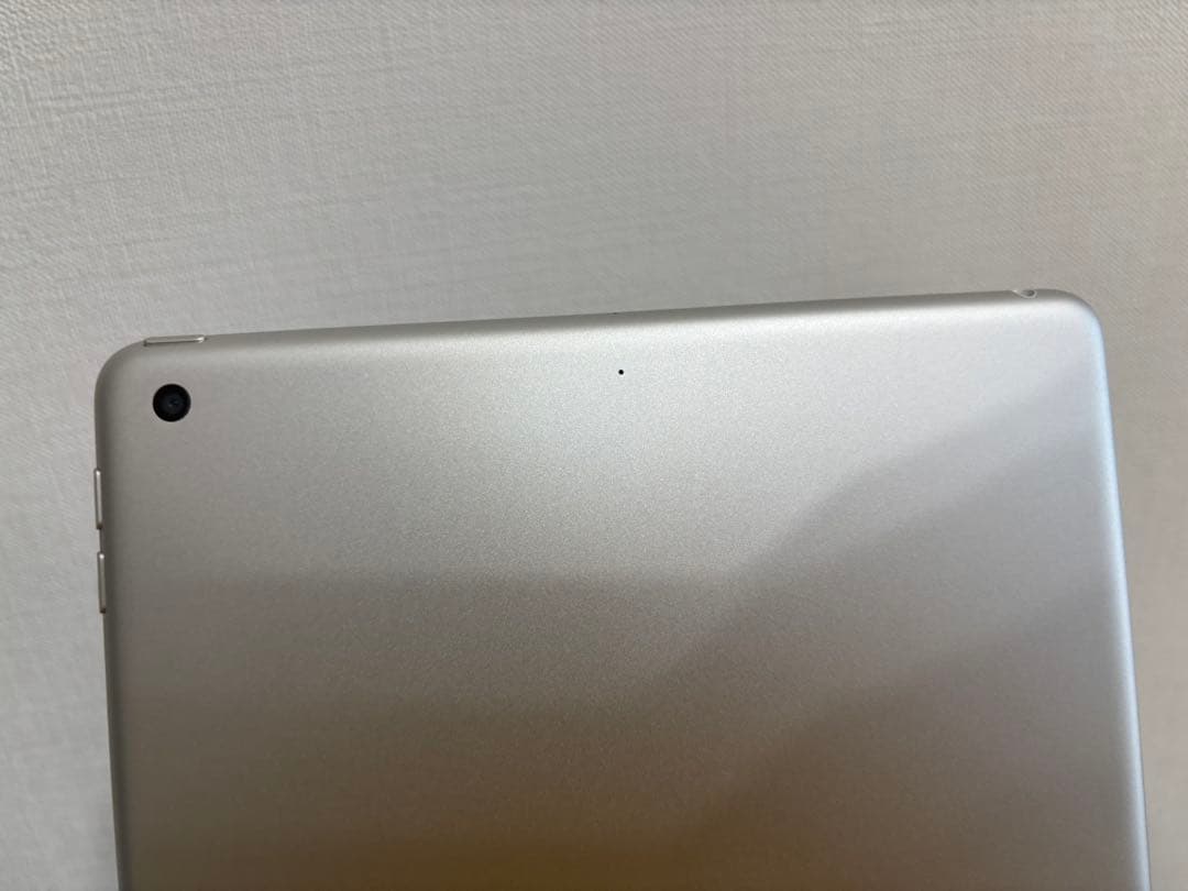 Apple iPad シルバー 第9世代 64GB アダプター、充電ケーブル付き