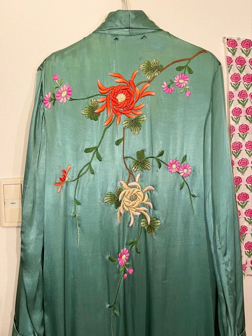 専用　Sunny Vintage ミントグリーンサテン 花柄刺繍 チャイナガウン