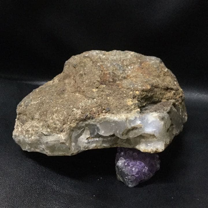 【開運＆金運激アップ！☆龍神の宿る洞窟】天然石 龍穴ジオードメノウ 原石