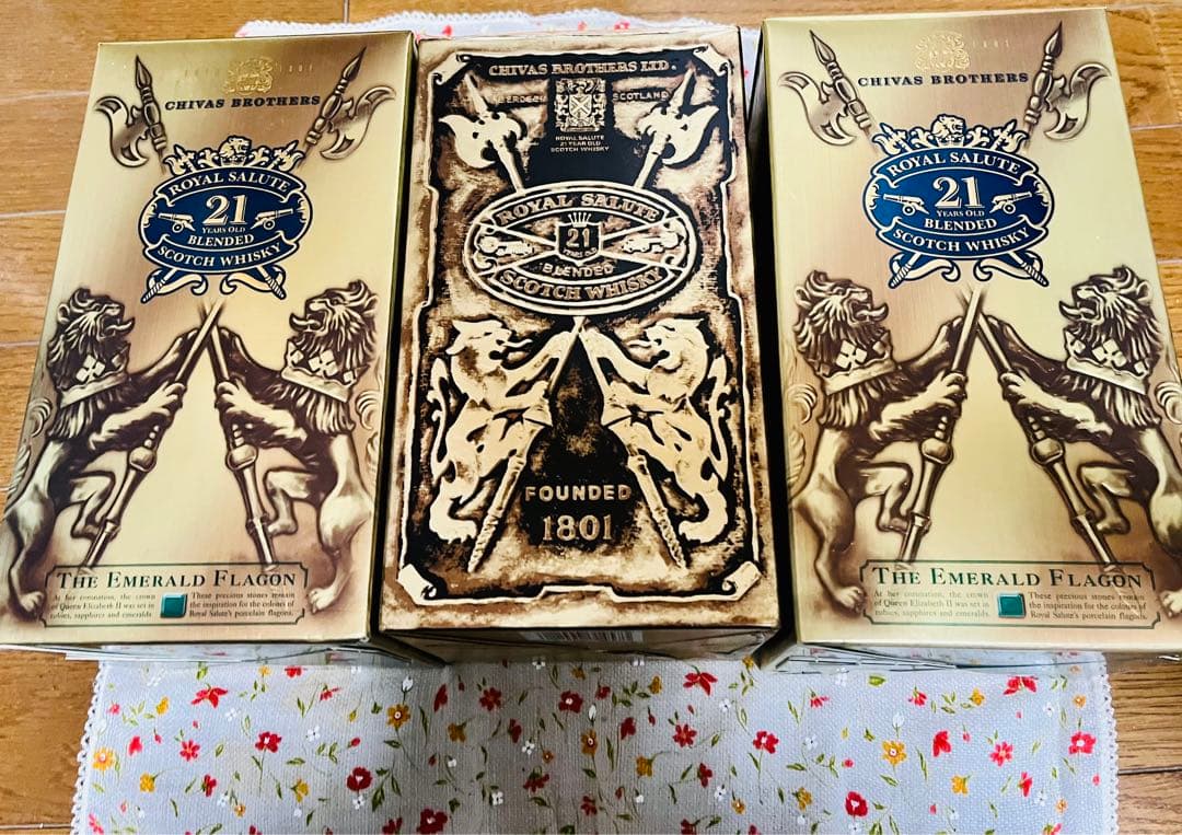 ロイヤル サルート21年（化粧箱付き） ウィスキー エメラルド700ml×3本