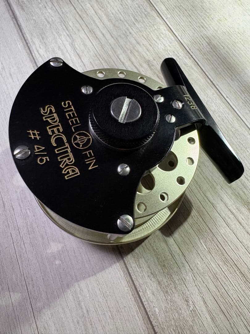 美品 STEEL FIN SPECTRA フライリール #4/5