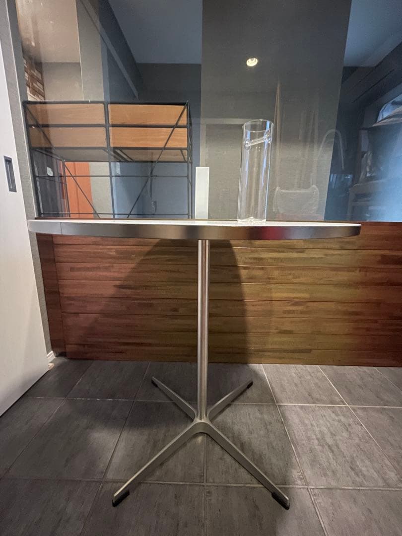 m■ヤコブセン　サーキュラー/ シルバーライン HPL ラウンドテーブル