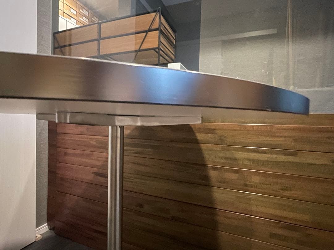 m■ヤコブセン　サーキュラー/ シルバーライン HPL ラウンドテーブル