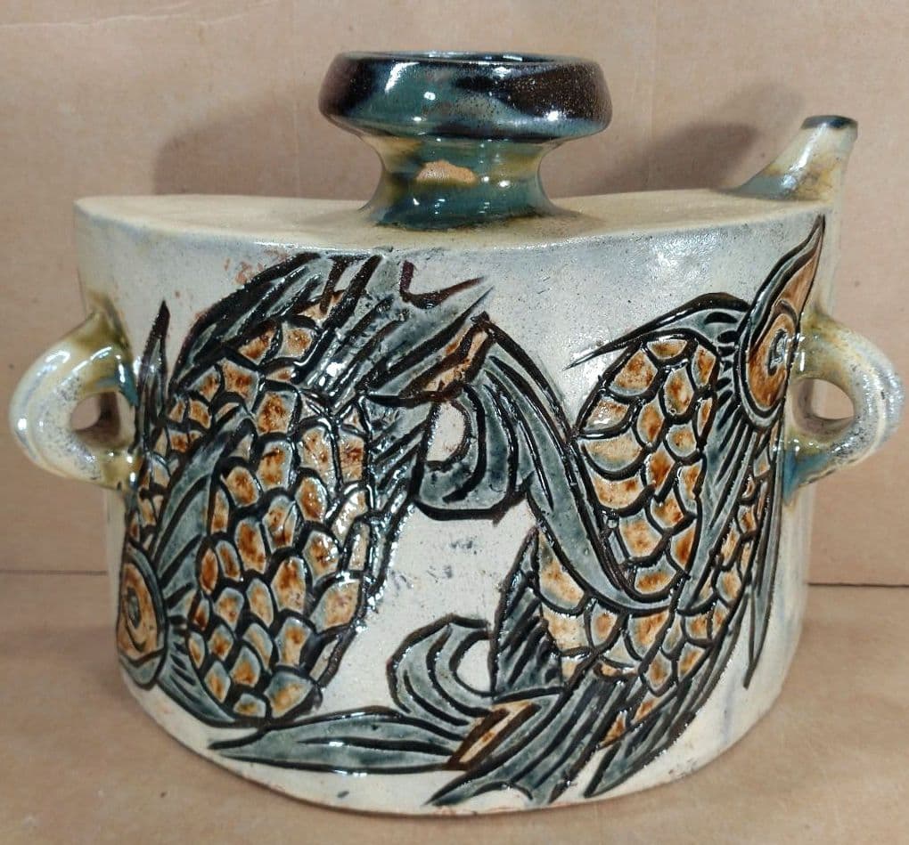 傑作【本物保証】金城次郎 魚紋抱瓶 共箱 栞 ｗ27㎝超 壷屋焼 人間国宝 美品