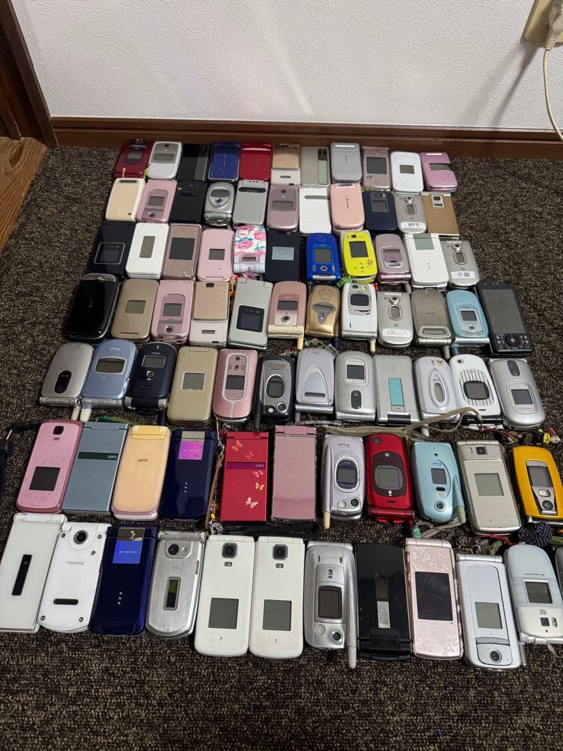 ぽ*け様 が*ら様 ガラケーまとめ売り-