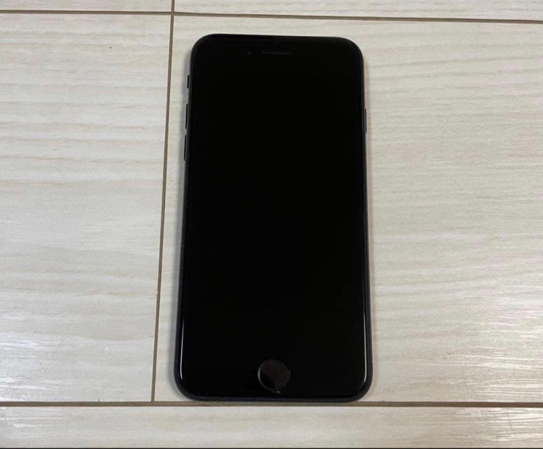 Apple iPhone SE 第2世代 ブラック 本体