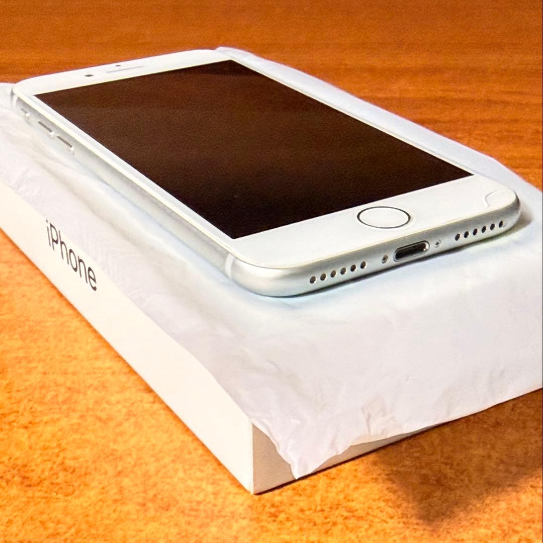 iPhone8 simフリー　白色