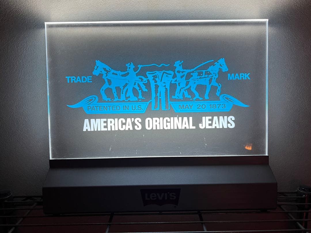 Levi's アクリルライト