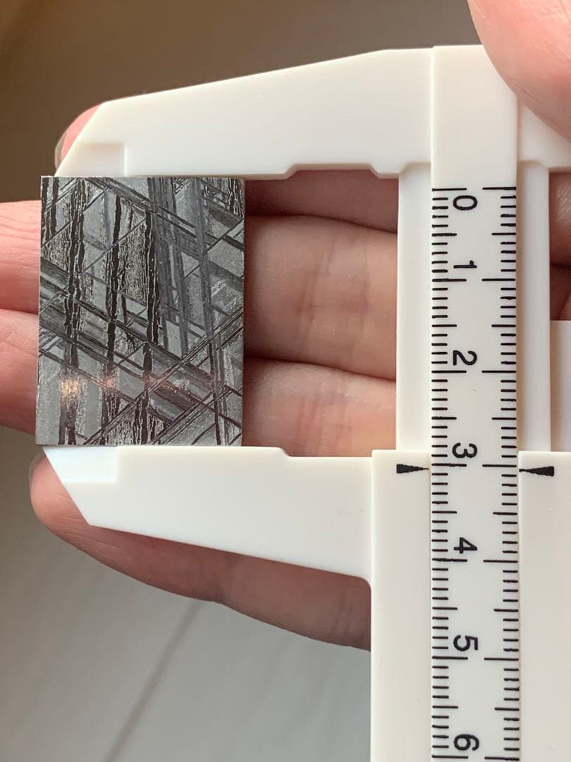 ギベオン鉄隕石　スライス標本　メテオライト　セリコ　パワーストーン　化石　根付