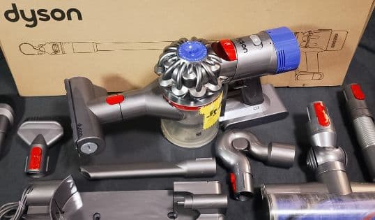★美品 Dyson ダイソン V8 fluffy+ SV10 掃除機 サイクロン