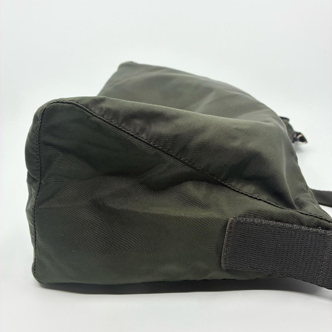 PRADA プラダ ナイロン ショルダーバッグ カーキ A1359C2