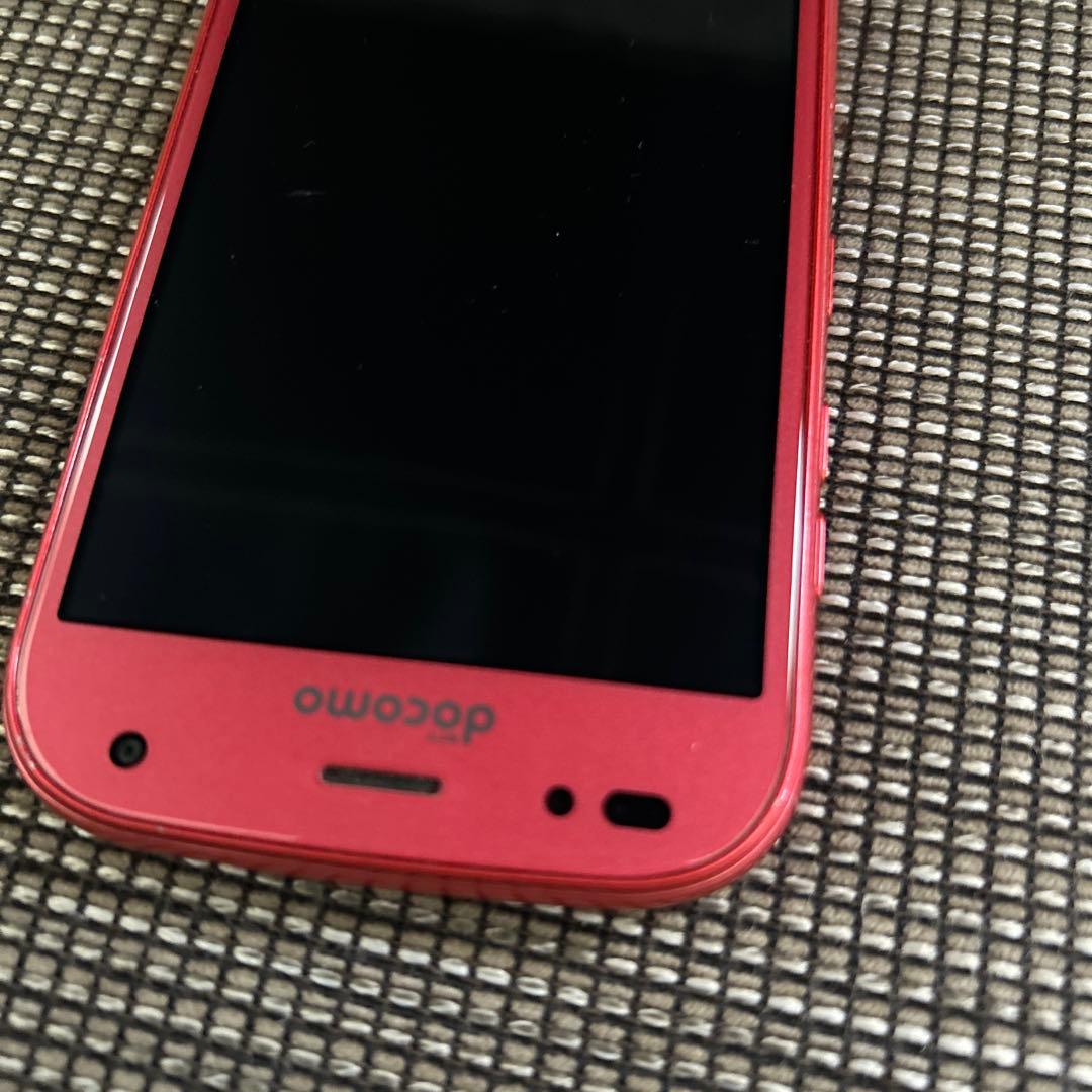 docomo ピンク　らくらくスマートフォン　視覚補助設定も可能！