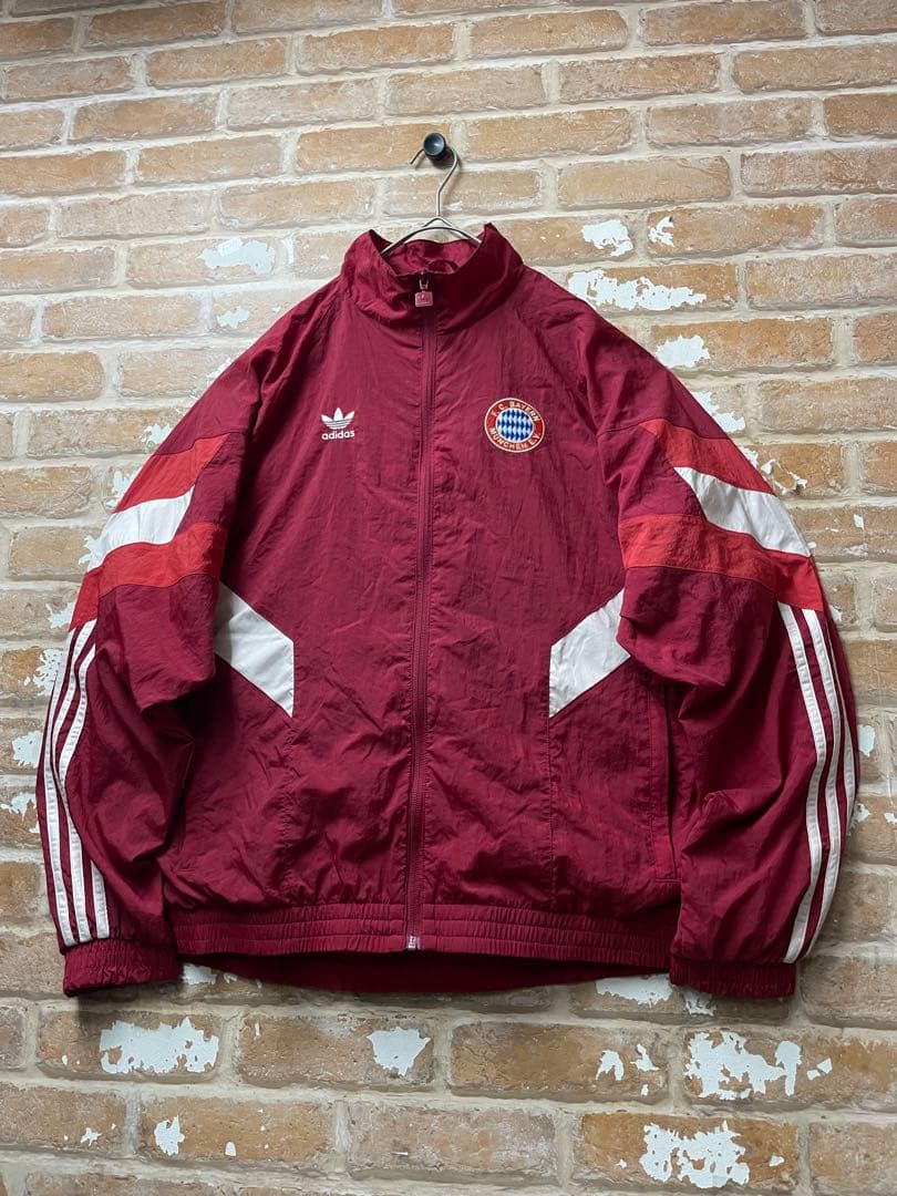 adidas バイエルン　トラックジャケット　ナイロンジャケット　赤　刺繍