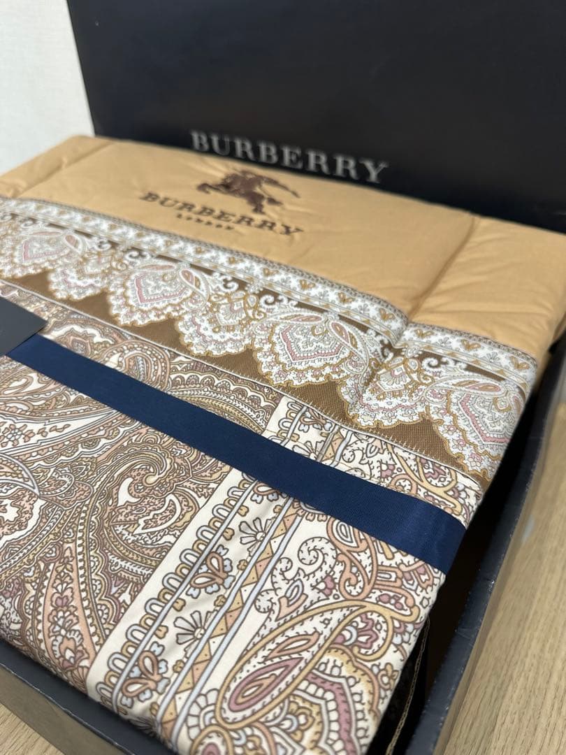 西川布団　BURBERRY 羽毛掛け布団　【新品未使用】