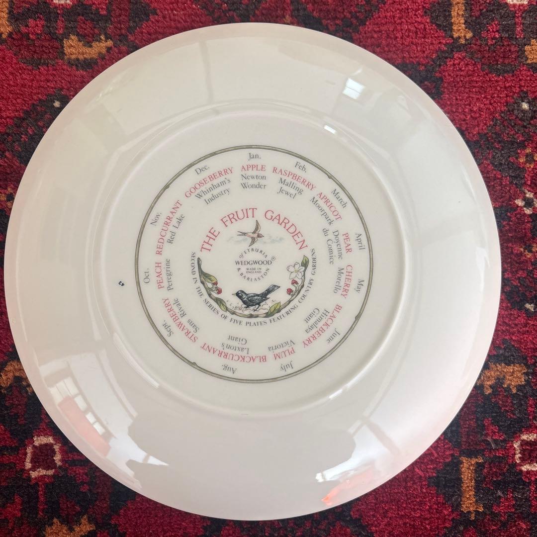 ジノリ皿1枚➕ウェッジウッド皿2枚合わせて3枚です。