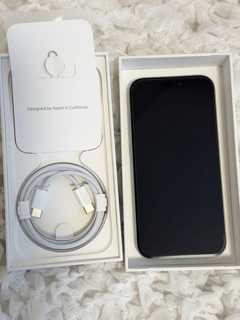 Apple iPhone15Pro 256GB ホワイトチタニウム 本体 極美品