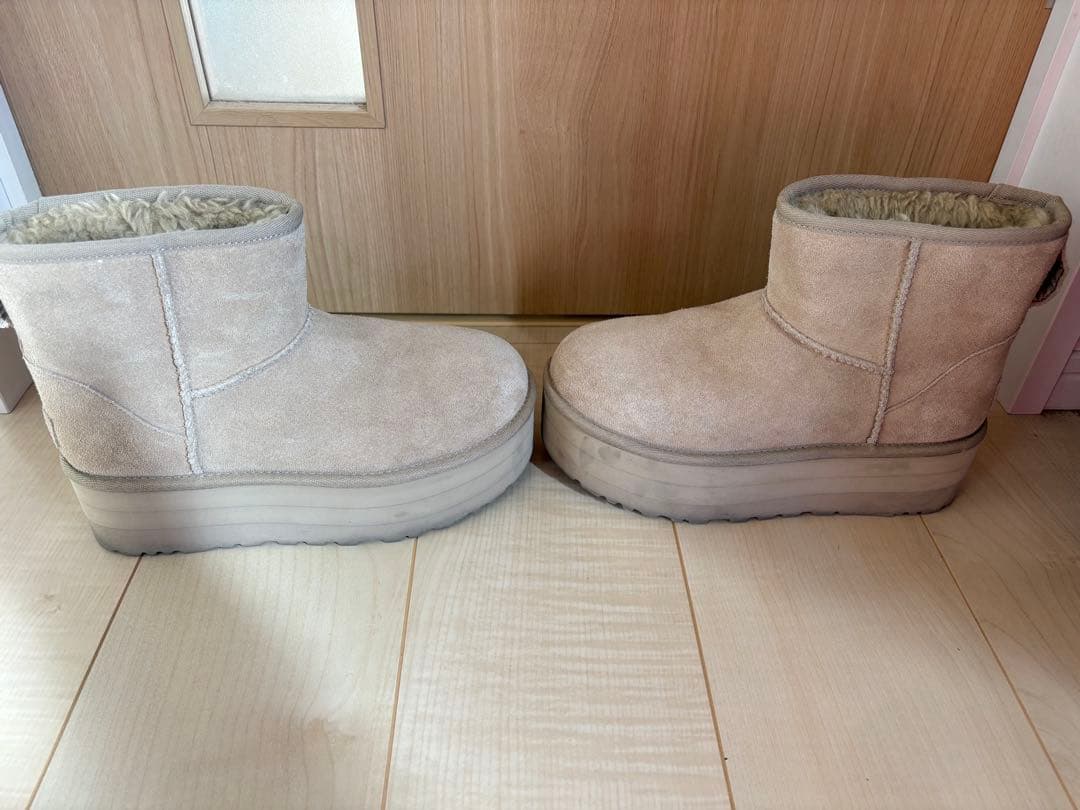 UGG ベージュ クラシックミニプラットフォーム　23.0cm 【最終値下げ】