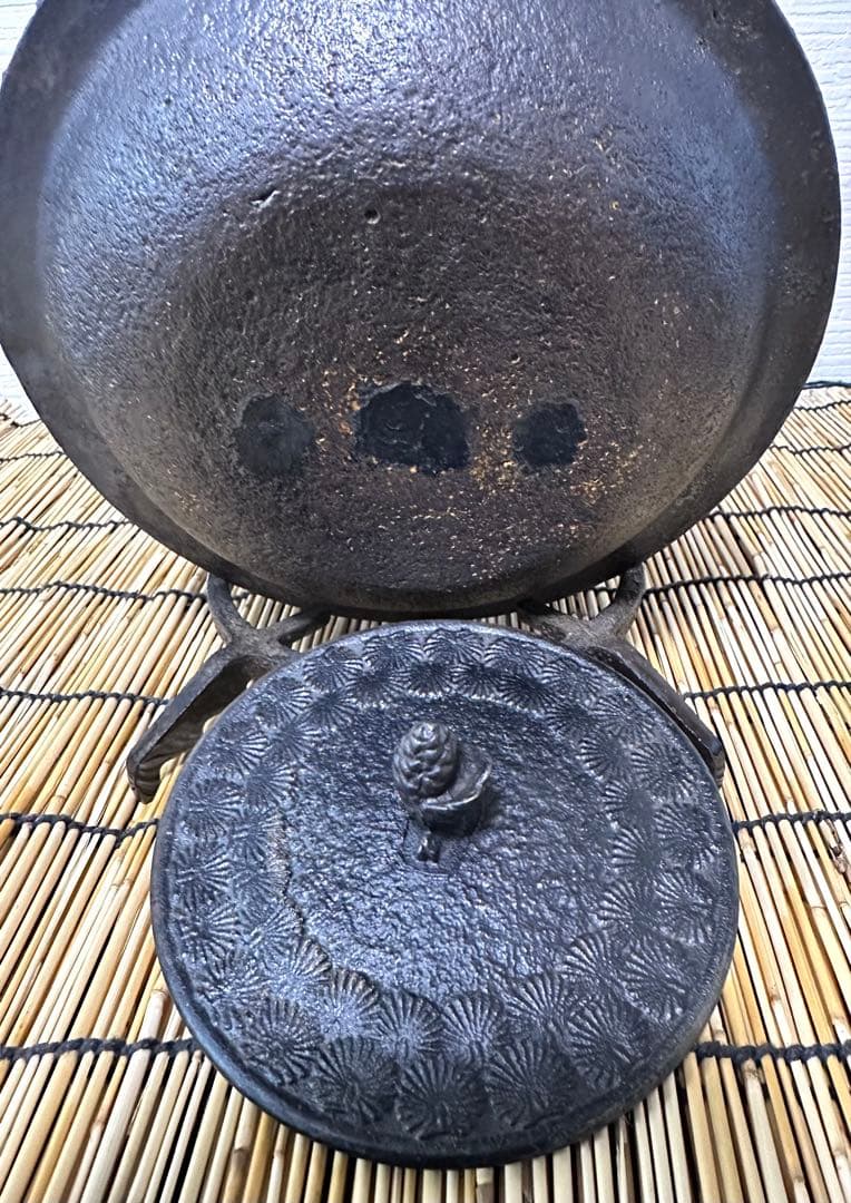 ＵＳＥＤ品 南部岩鋳四代目清末作 真作保証　２３型 松葉文様　南部鉄瓶