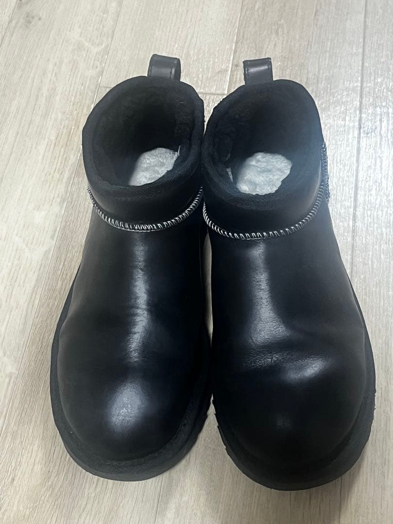 【UGG】Classic Ultra Mini LTHR Regen ブーツ