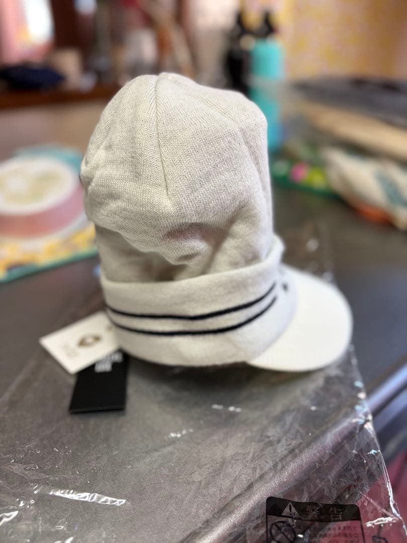 新品タグ付】V12 LUX ゴルフ オスロキャップ ホワイト フリーサイズ