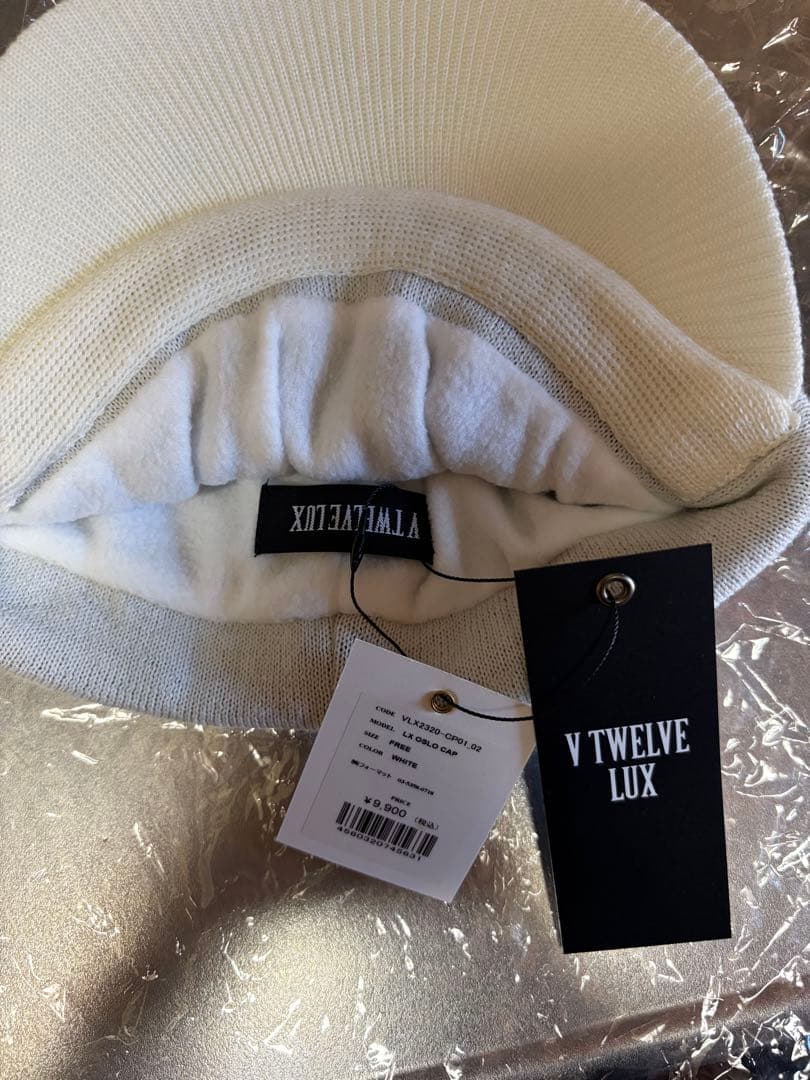 新品タグ付】V12 LUX ゴルフ オスロキャップ ホワイト フリーサイズ