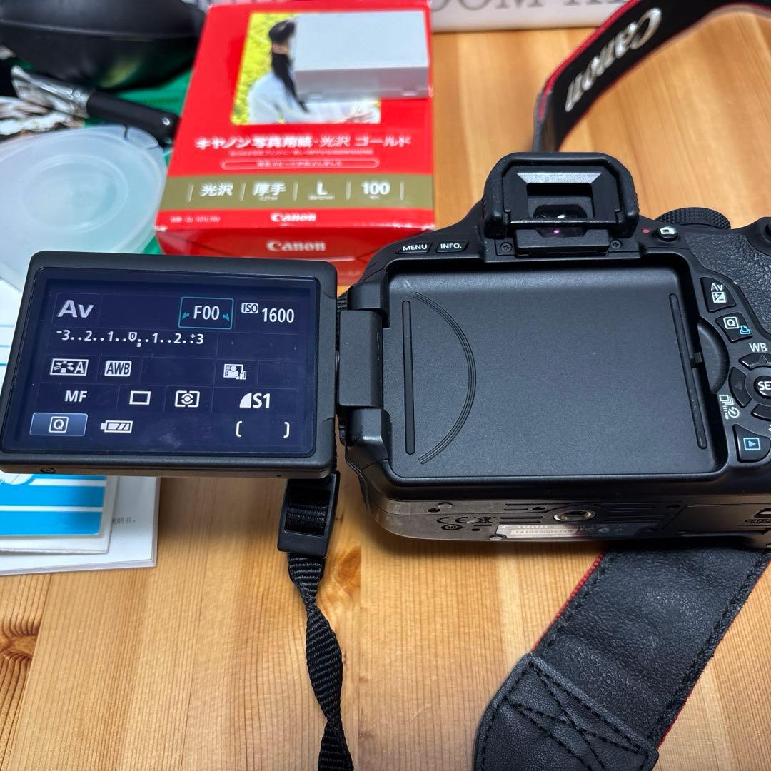 デジタルカメラ Canon DOUBLE ZOOM KIT Kiss X5