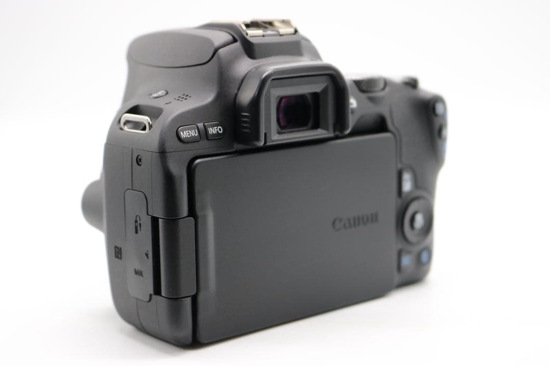 ボディ新品級　【Canon EOS Kiss X9 ダブルレンズセット】