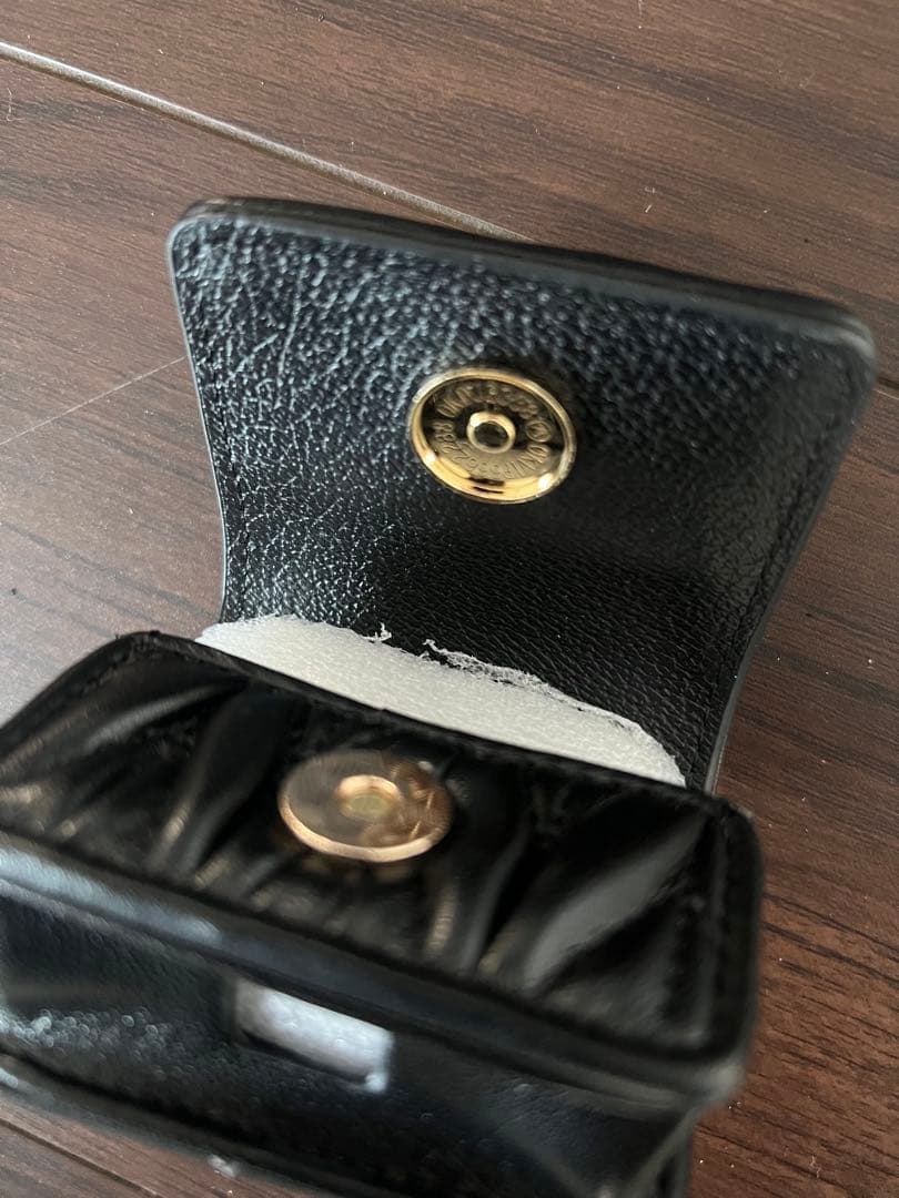 MIU MIU ロゴ　イヤホン AirPodsケース ミュウミュウ マトラッセ