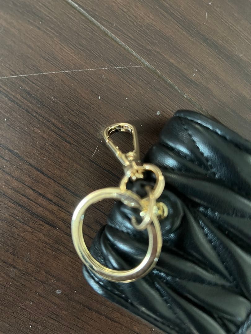 MIU MIU ロゴ　イヤホン AirPodsケース ミュウミュウ マトラッセ