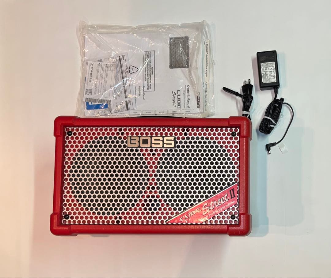 Roland BOSS CUBE Street II スピーカー 赤 アンプ路上