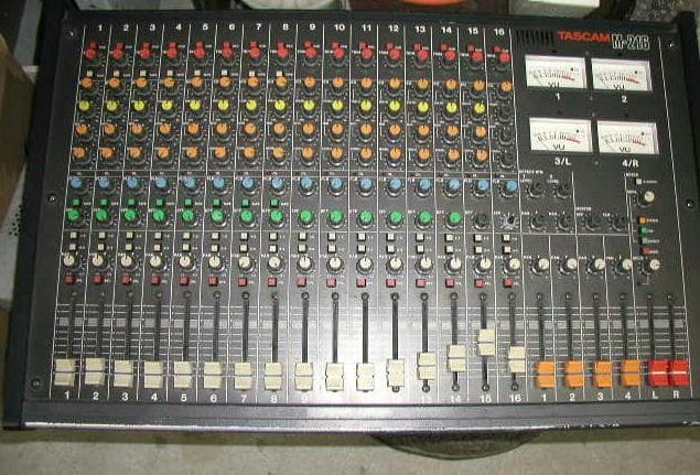 TASCAM M216 16チャンネルアナログミキサー