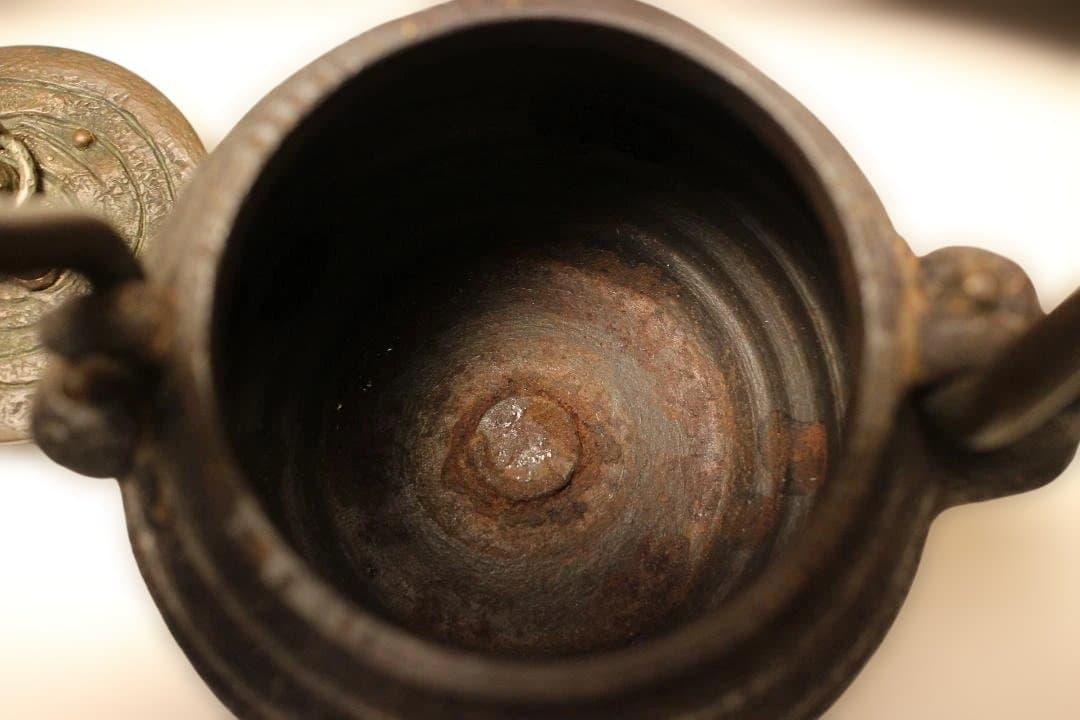 整*屋様 古鉄瓶　小振り亀文堂芋頭鉄瓶　希少品　水漏れなし・状態良好